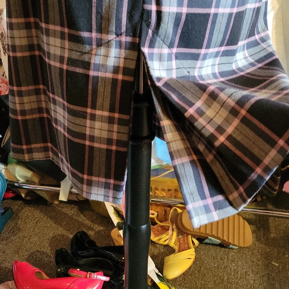 Beautiful Plaid Suit - Picture 6 of 6